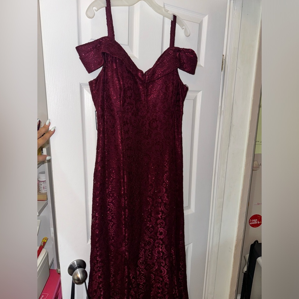 R&M Richards Merlot Glitter Lace Cold-Shoulder
Mermaid Dress